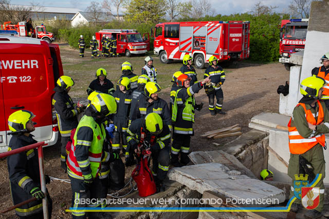 Großübung Tritolia19" Feuerwehrabschnitt Pottenstein am 06.April 2019  Fotos: ASB Markus Hackl u. ASB Bernd Taxberger AFKDO Pottenstein