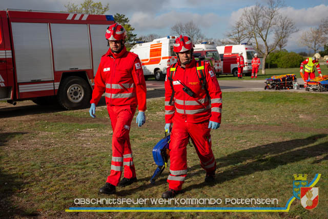 Großübung Tritolia19" Feuerwehrabschnitt Pottenstein am 06.April 2019  Fotos: ASB Markus Hackl u. ASB Bernd Taxberger AFKDO Pottenstein