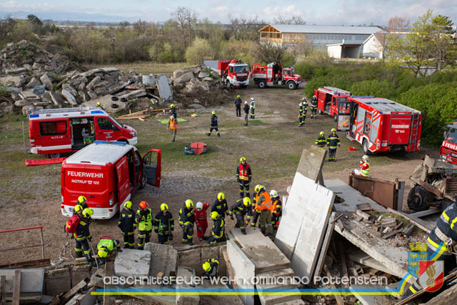 Großübung Tritolia19" Feuerwehrabschnitt Pottenstein am 06.April 2019  Fotos: ASB Markus Hackl u. ASB Bernd Taxberger AFKDO Pottenstein