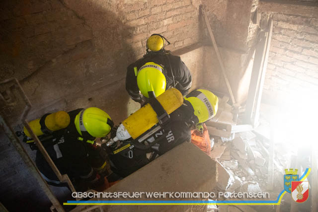 Großübung Tritolia19" Feuerwehrabschnitt Pottenstein am 06.April 2019  Fotos: ASB Markus Hackl u. ASB Bernd Taxberger AFKDO Pottenstein