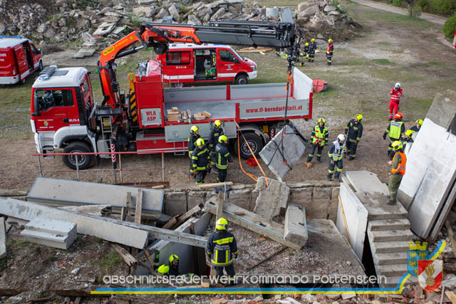 Großübung Tritolia19" Feuerwehrabschnitt Pottenstein am 06.April 2019  Fotos: ASB Markus Hackl u. ASB Bernd Taxberger AFKDO Pottenstein