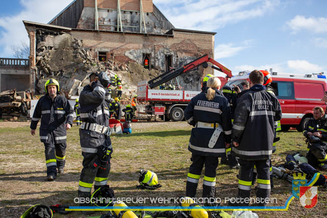 Großübung Tritolia19" Feuerwehrabschnitt Pottenstein am 06.April 2019  Fotos: ASB Markus Hackl u. ASB Bernd Taxberger AFKDO Pottenstein