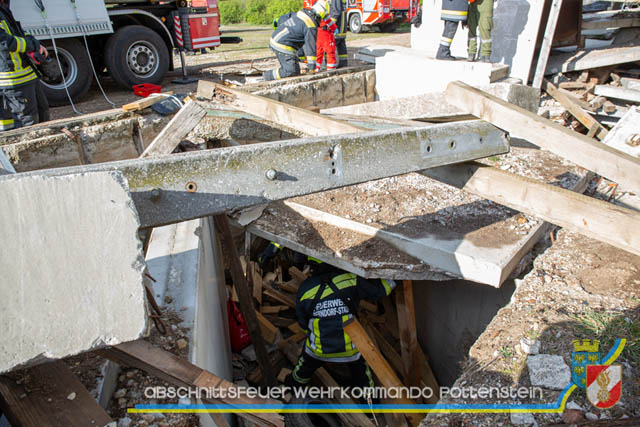 Großübung Tritolia19" Feuerwehrabschnitt Pottenstein am 06.April 2019  Fotos: ASB Markus Hackl u. ASB Bernd Taxberger AFKDO Pottenstein