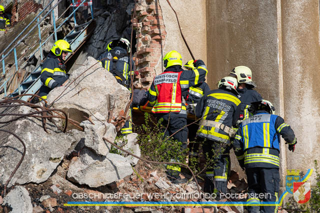 Großübung Tritolia19" Feuerwehrabschnitt Pottenstein am 06.April 2019  Fotos: ASB Markus Hackl u. ASB Bernd Taxberger AFKDO Pottenstein