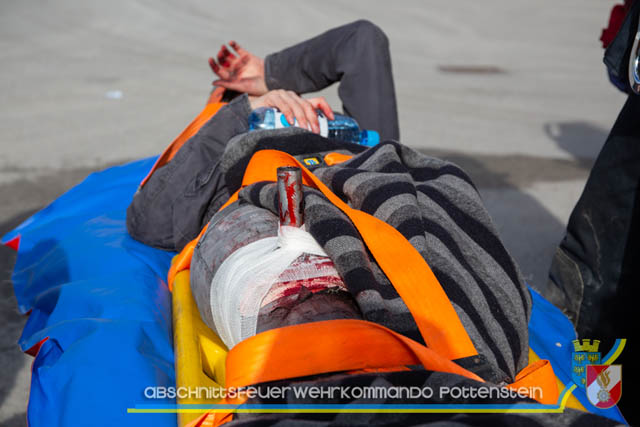 Großübung Tritolia19" Feuerwehrabschnitt Pottenstein am 06.April 2019  Fotos: ASB Markus Hackl u. ASB Bernd Taxberger AFKDO Pottenstein