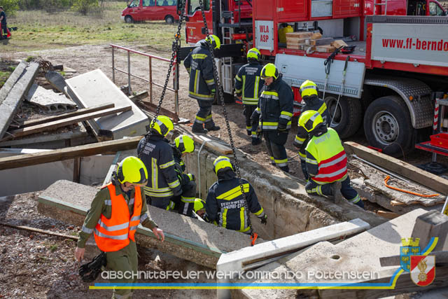 Großübung Tritolia19" Feuerwehrabschnitt Pottenstein am 06.April 2019  Fotos: ASB Markus Hackl u. ASB Bernd Taxberger AFKDO Pottenstein