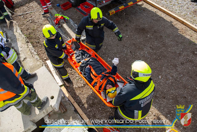 Großübung Tritolia19" Feuerwehrabschnitt Pottenstein am 06.April 2019  Fotos: ASB Markus Hackl u. ASB Bernd Taxberger AFKDO Pottenstein