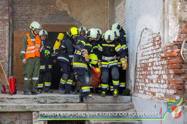 Großübung Tritolia19" Feuerwehrabschnitt Pottenstein am 06.April 2019  Fotos: ASB Markus Hackl u. ASB Bernd Taxberger AFKDO Pottenstein