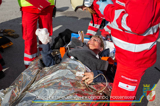 Großübung Tritolia19" Feuerwehrabschnitt Pottenstein am 06.April 2019  Fotos: ASB Markus Hackl u. ASB Bernd Taxberger AFKDO Pottenstein