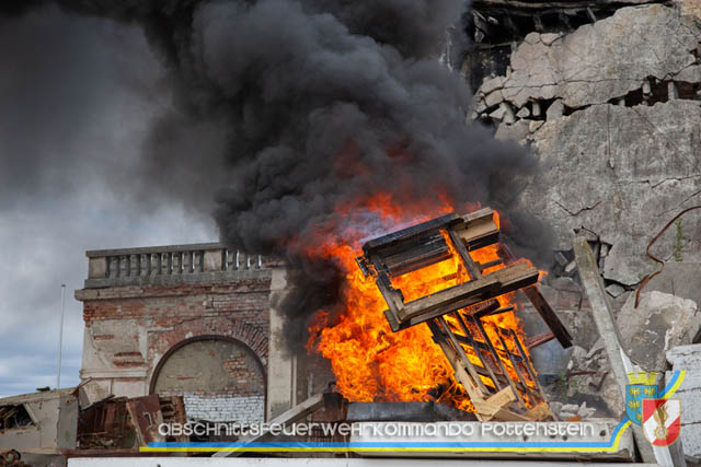 Großübung Tritolia19" Feuerwehrabschnitt Pottenstein am 06.April 2019  Fotos: ASB Markus Hackl u. ASB Bernd Taxberger AFKDO Pottenstein