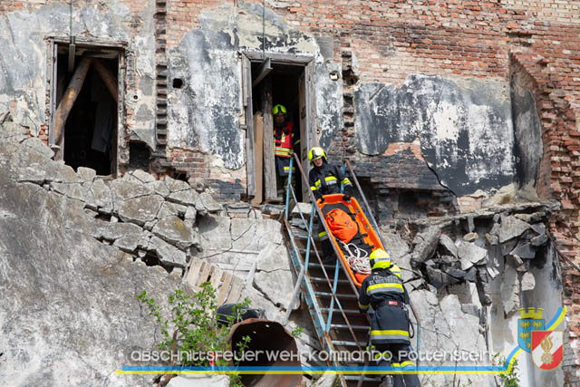 Großübung Tritolia19" Feuerwehrabschnitt Pottenstein am 06.April 2019  Fotos: ASB Markus Hackl u. ASB Bernd Taxberger AFKDO Pottenstein
