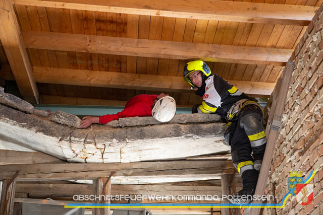 Großübung Tritolia19" Feuerwehrabschnitt Pottenstein am 06.April 2019  Fotos: ASB Markus Hackl u. ASB Bernd Taxberger AFKDO Pottenstein