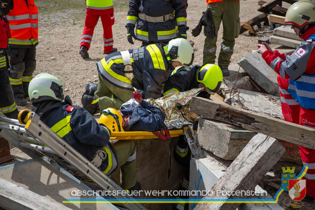 Großübung Tritolia19" Feuerwehrabschnitt Pottenstein am 06.April 2019  Fotos: ASB Markus Hackl u. ASB Bernd Taxberger AFKDO Pottenstein