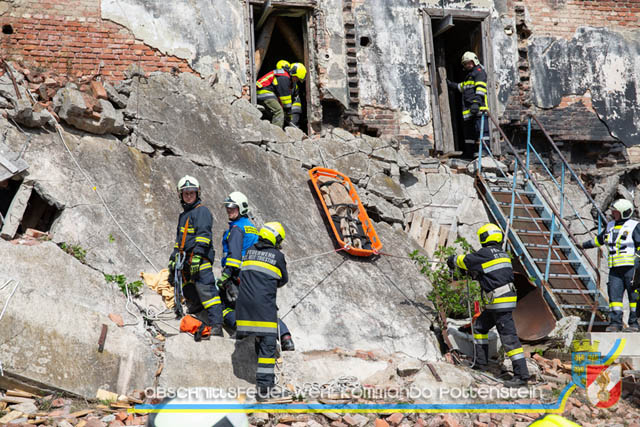 Großübung Tritolia19" Feuerwehrabschnitt Pottenstein am 06.April 2019  Fotos: ASB Markus Hackl u. ASB Bernd Taxberger AFKDO Pottenstein