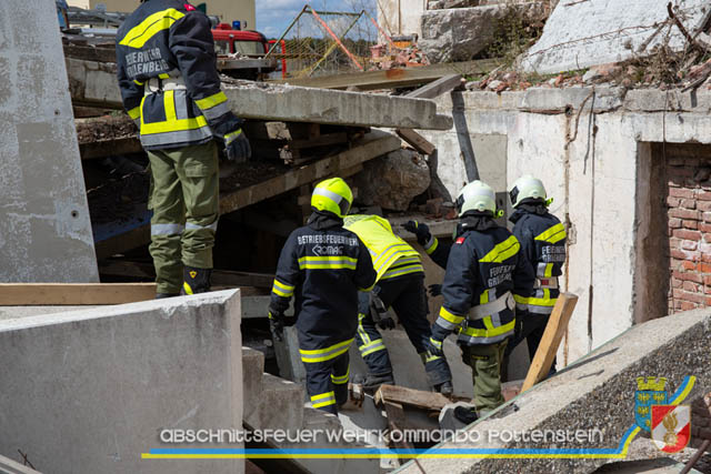 Großübung Tritolia19" Feuerwehrabschnitt Pottenstein am 06.April 2019  Fotos: ASB Markus Hackl u. ASB Bernd Taxberger AFKDO Pottenstein