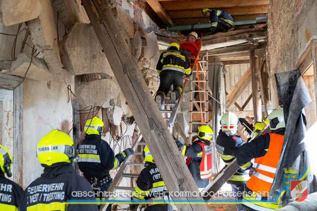 Großübung Tritolia19" Feuerwehrabschnitt Pottenstein am 06.April 2019  Fotos: ASB Markus Hackl u. ASB Bernd Taxberger AFKDO Pottenstein
