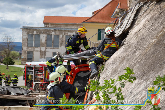 Großübung Tritolia19" Feuerwehrabschnitt Pottenstein am 06.April 2019  Fotos: ASB Markus Hackl u. ASB Bernd Taxberger AFKDO Pottenstein