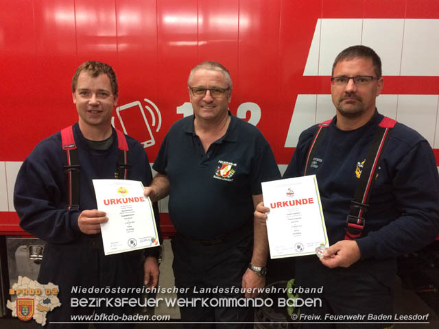 Silber und Bronze bei Ausbildungspruefung "Feuerwehrboote" fuer Leesdorfer Feuerwehrmaenner