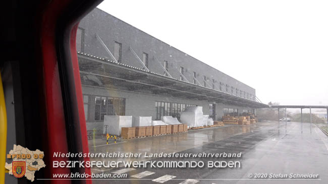 20200325 Weiterer Transport von 4.500 Stück Leergebinden die von der Firma Kosme Gesellschaft mbH unentgeltlich der NÖ Feuerwehr zur Verfügung gestellt wurden 20200325 Weiterer Transport von 4.500 Stück Leergebinden die von der Firma Kosme Gesellschaft mbH unentgeltlich der NÖ Feuerwehr zur Verfügung gestellt wurden