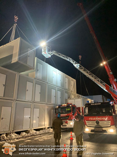 20201231 KHD Einsatz für Kroatien - Verladearbeiten von Wohn-Container in der Belgier Kaserene Graz Foto: © BTF Flughafen Schwechat 20201231 KHD Einsatz für Kroatien - Verladearbeiten von Wohn-Container in der Belgier Kaserene Graz Foto: © BTF Flughafen Schwechat