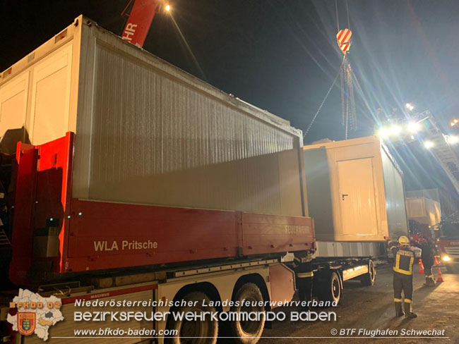20201231 KHD Einsatz für Kroatien - Verladearbeiten von Wohn-Container in der Belgier Kaserene Graz Foto: © BTF Flughafen Schwechat 20201231 KHD Einsatz für Kroatien - Verladearbeiten von Wohn-Container in der Belgier Kaserene Graz Foto: © BTF Flughafen Schwechat