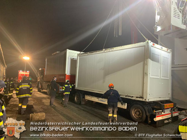 20201231 KHD Einsatz für Kroatien - Verladearbeiten von Wohn-Container in der Belgier Kaserene Graz Foto: © BTF Flughafen Schwechat 20201231 KHD Einsatz für Kroatien - Verladearbeiten von Wohn-Container in der Belgier Kaserene Graz Foto: © BTF Flughafen Schwechat
