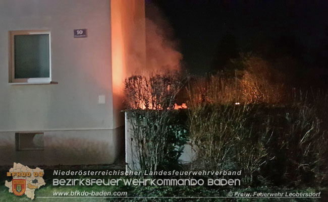 20210101 Brand eines Restmüll-Containers bei einer Leobersdorfer Wohnhausanlage Foto: © Freiwillige Feuerwehr Leobersdorf 20210101 Brand eines Restmüll-Containers bei einer Leobersdorfer Wohnhausanlage Foto: © Freiwillige Feuerwehr Leobersdorf
