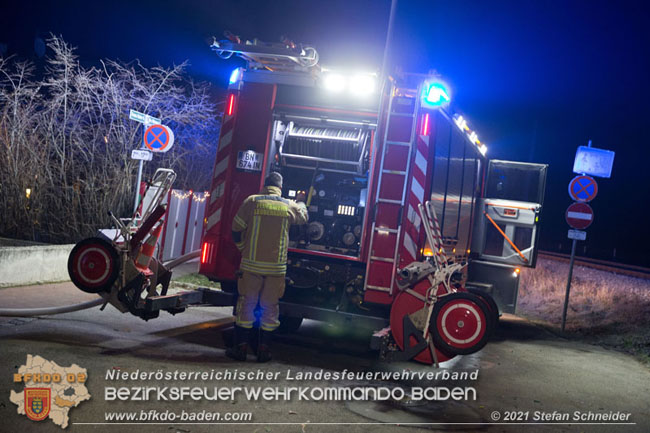 20210101 Brand eines Restmüll-Containers bei einer Leobersdorfer Wohnhausanlage Foto: © Freiwillige Feuerwehr Leobersdorf 20210101 Brand eines Restmüll-Containers bei einer Leobersdorfer Wohnhausanlage Foto: © Freiwillige Feuerwehr Leobersdorf
