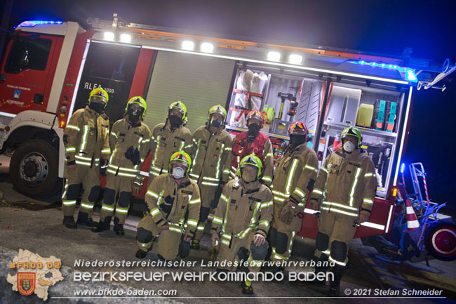 20210101 Brand eines Restmüll-Containers bei einer Leobersdorfer Wohnhausanlage Foto: © Stefan Schneider 20210101 Brand eines Restmüll-Containers bei einer Leobersdorfer Wohnhausanlage Foto: © Stefan Schneider