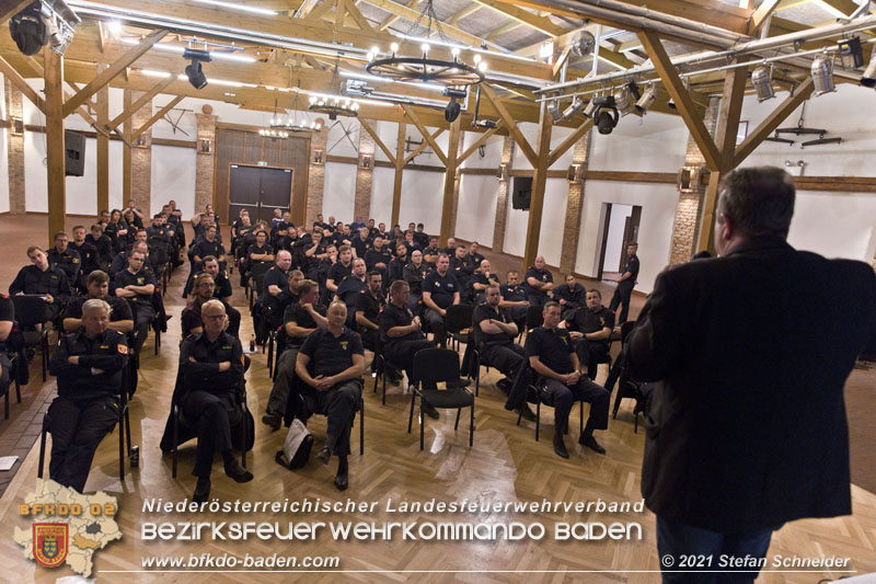 20211015 Vortrag des Zivilschutzverbandes in der Feuerwehrscheune Unterwaltersdorf ueber das Thema Blackout FOTO: © Stefan Schneider 20211015 Vortrag des Zivilschutzverbandes in der Feuerwehrscheune Unterwaltersdorf ueber das Thema Blackout FOTO: © Stefan Schneider