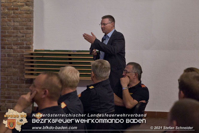 20211015 Vortrag des Zivilschutzverbandes in der Feuerwehrscheune Unterwaltersdorf ueber das Thema Blackout FOTO: © Stefan Schneider 20211015 Vortrag des Zivilschutzverbandes in der Feuerwehrscheune Unterwaltersdorf ueber das Thema Blackout FOTO: © Stefan Schneider