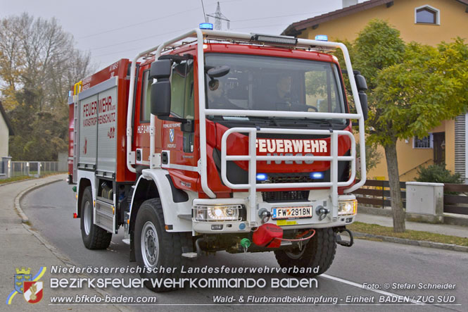 20211111_HLFA 2 Waldbrand NÖLFV für den Bezirk BADEN bei der FF Enzesfeld eingetroffen   Foto: © Stefan Schneider BFKDO BADEN