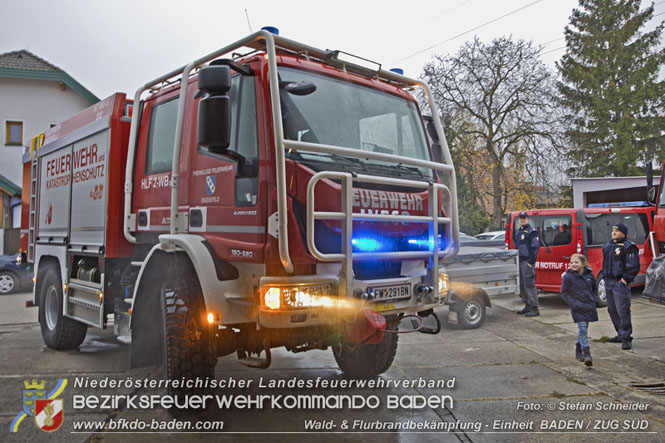 20211111_HLFA 2 Waldbrand NÖLFV für den Bezirk BADEN bei der FF Enzesfeld eingetroffen   Foto: © Stefan Schneider BFKDO BADEN