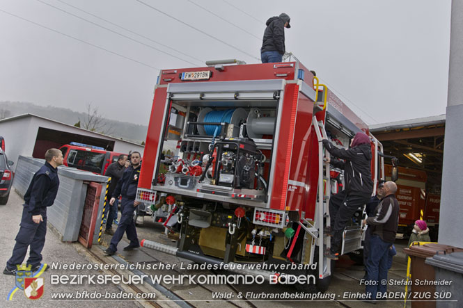 20211111_HLFA 2 Waldbrand NÖLFV für den Bezirk BADEN bei der FF Enzesfeld eingetroffen   Foto: © Stefan Schneider BFKDO BADEN