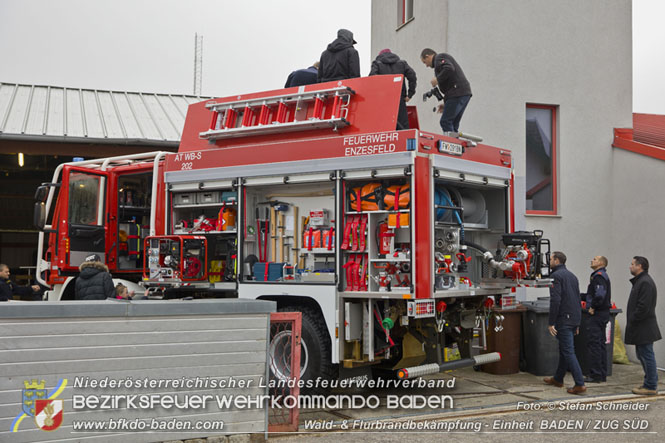 20211111_HLFA 2 Waldbrand NÖLFV für den Bezirk BADEN bei der FF Enzesfeld eingetroffen   Foto: © Stefan Schneider BFKDO BADEN