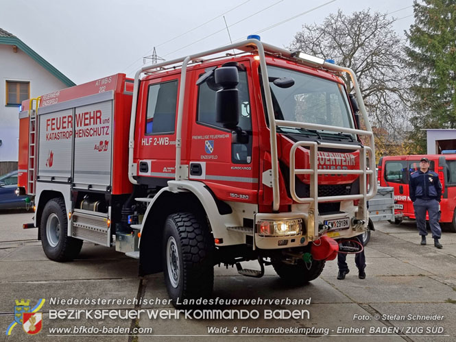 20211111_HLFA 2 Waldbrand NÖLFV für den Bezirk BADEN bei der FF Enzesfeld eingetroffen   Foto: © Stefan Schneider BFKDO BADEN
