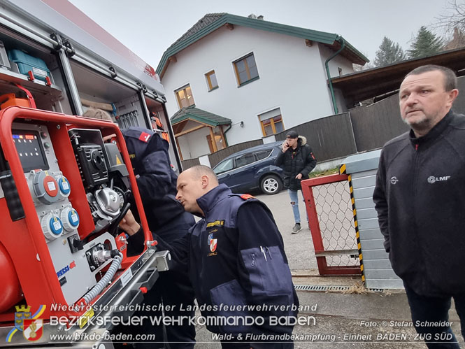 20211111_HLFA 2 Waldbrand NÖLFV für den Bezirk BADEN bei der FF Enzesfeld eingetroffen   Foto: © Stefan Schneider BFKDO BADEN