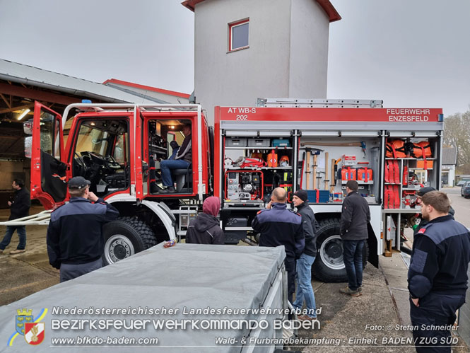 20211111_HLFA 2 Waldbrand NÖLFV für den Bezirk BADEN bei der FF Enzesfeld eingetroffen   Foto: © Stefan Schneider BFKDO BADEN