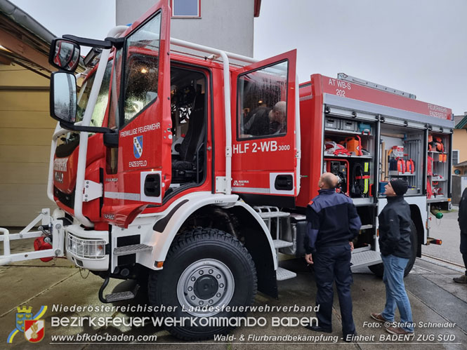 20211111_HLFA 2 Waldbrand NÖLFV für den Bezirk BADEN bei der FF Enzesfeld eingetroffen   Foto: © Stefan Schneider BFKDO BADEN