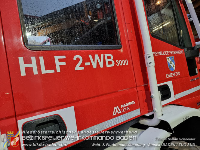 20211111_HLFA 2 Waldbrand NÖLFV für den Bezirk BADEN bei der FF Enzesfeld eingetroffen   Foto: © Stefan Schneider BFKDO BADEN
