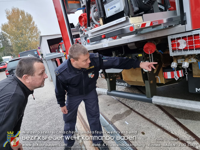 20211111_HLFA 2 Waldbrand NÖLFV für den Bezirk BADEN bei der FF Enzesfeld eingetroffen   Foto: © Stefan Schneider BFKDO BADEN