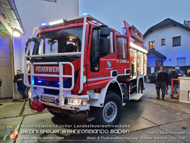 20211111_HLFA 2 Waldbrand NÖLFV für den Bezirk BADEN bei der FF Enzesfeld eingetroffen   Foto: © Stefan Schneider BFKDO BADEN