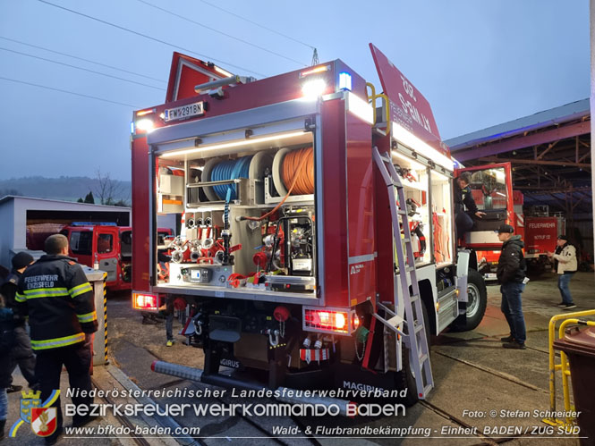 20211111_HLFA 2 Waldbrand NÖLFV für den Bezirk BADEN bei der FF Enzesfeld eingetroffen   Foto: © Stefan Schneider BFKDO BADEN