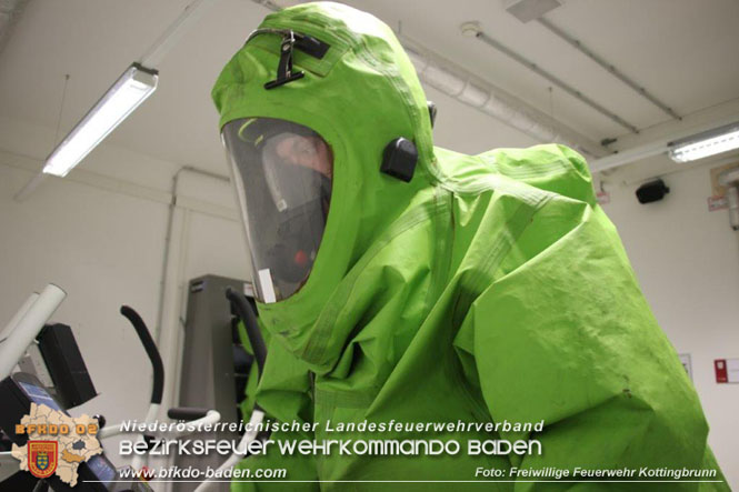 20220528 Chemikalienschutzanzugträgerausbildung der FF Kottingbrunn bei der BTF Industriepark Schwechat Foto: Thomas Heschik FF Kottingbrunn 20220528 Chemikalienschutzanzugträgerausbildung der FF Kottingbrunn bei der BTF Industriepark Schwechat Foto: Thomas Heschik FF Kottingbrunn