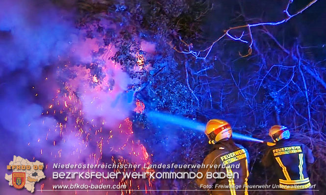 20221231 Baumbrand in Unterwaltersdorf  Foto: Freiwillige Feuerwehr Unterwaltersdorf