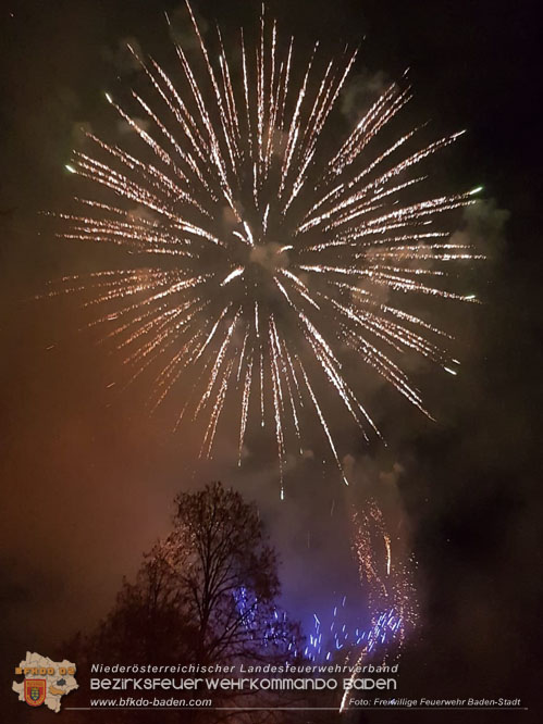 20230101 Brandsicherheitswache im Zuge des großen Feuerwerk um Mitternacht im Badener Kurpark  Foto: Freiwillige Feuerwehr Baden-Stadt
