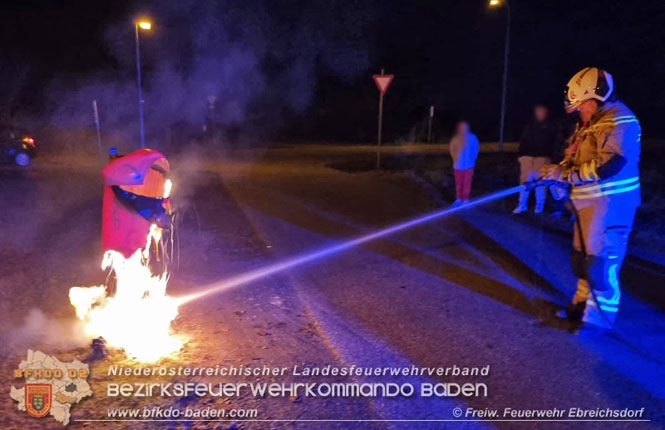 20221231 Müllbehälterbrand in Ebreichsdorf  Foto: Freiwillige Feuerwehr Ebreichsdorf