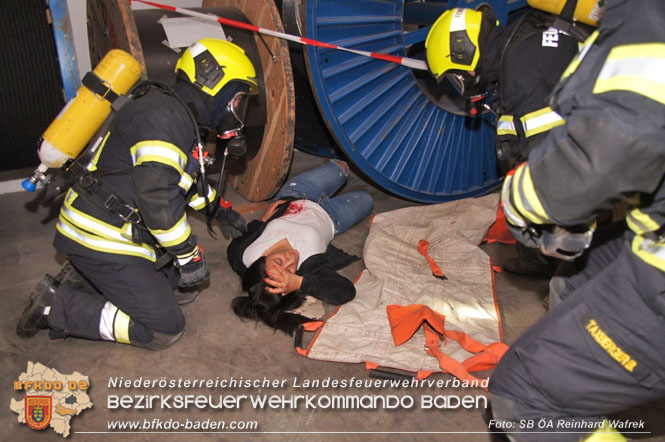 20230325 Einsatzuebung von Rotes Kreuz und Feuerwehr am Areal der Berndorf AG Foto: SB oeA Reinhard Wafrek FF Enzesfeld 20230325 Einsatzuebung von Rotes Kreuz und Feuerwehr am Areal der Berndorf AG Foto: SB oeA Reinhard Wafrek FF Enzesfeld