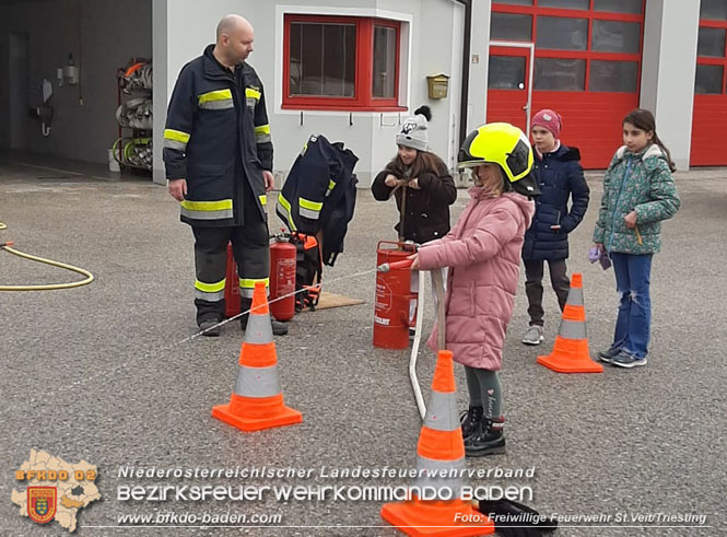 20230331 Brandschutzerziehung in der Volksschule St. Veit/Triesting - Gemeinsam - Sicher - Feuerwehr Foto: Freiwillige Feuerwehr St.Veit/Triesting 20230331 Brandschutzerziehung in der Volksschule St. Veit/Triesting - Gemeinsam - Sicher - Feuerwehr Foto: Freiwillige Feuerwehr St.Veit/Triesting