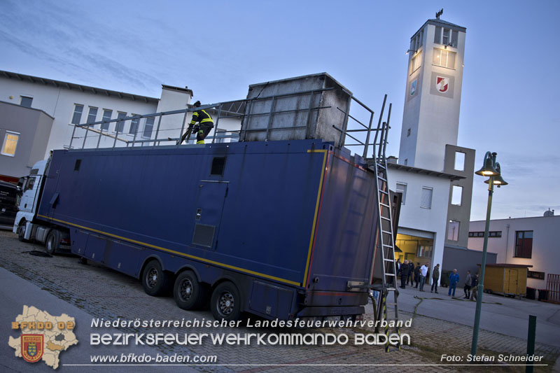 Einweisung für die Heißausbildung Stufe 4 für das Industrieviertel 2023 von 25.-29.10.2023 beim Feuerwehrhaus Leobersdorf   Foto: Stefan Schneider BFKDO BADEN